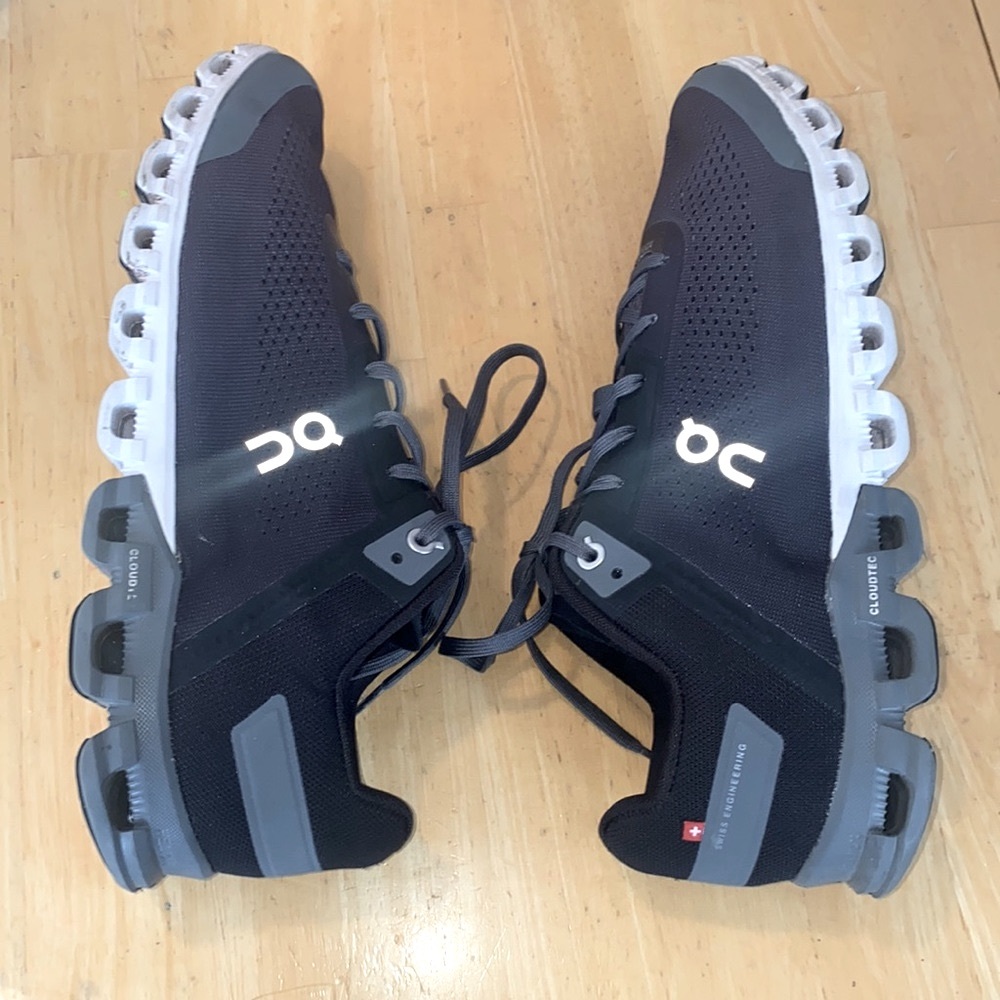 On cloud flow men’s running sneaker - Picture 1 of 5